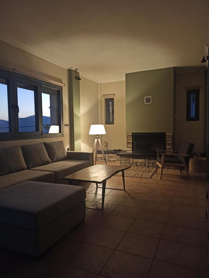 Вилла Elatos Boutique Mountainhouse Карпенисион Экстерьер фото